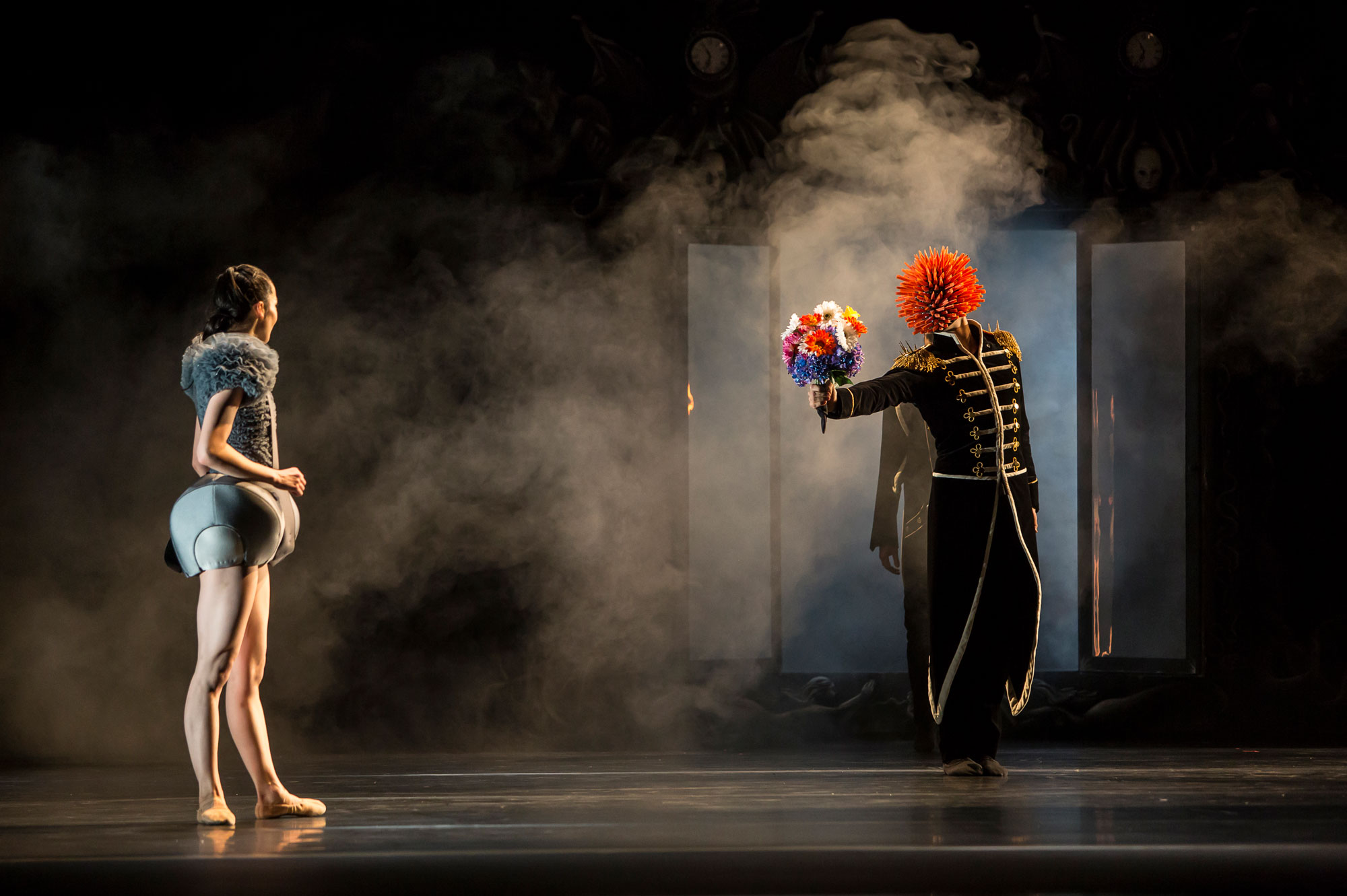 Ballet du Grand Théâtre de Genève, Casse-Noisette de Piotr Illitch Tchaïkovski, novembre 2014. Chorégraphie : Jeroen Verbruggen.  Sara Shigenari (Marie) et Nahuel Vega (Le Prince des Noix)