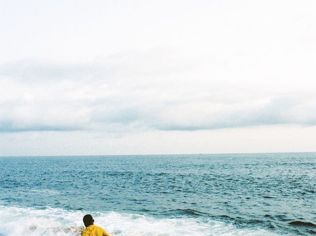 Au-delà des mers traverser pour vivre