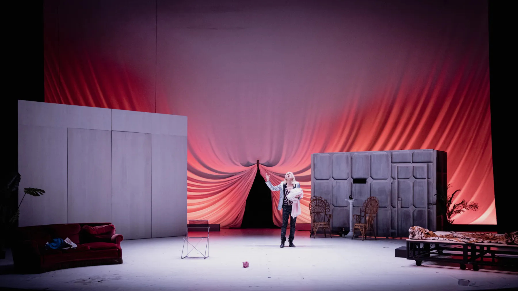 © Simon Gosselin Décor du spectacle Le Dindon d'Aurore Fattier